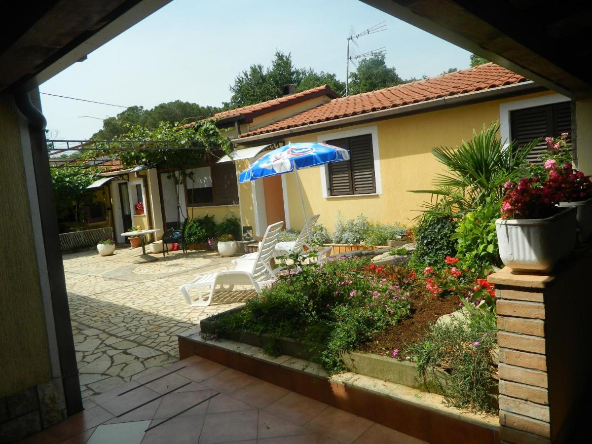 Apartments Vila Vanda Porec Bagian luar foto